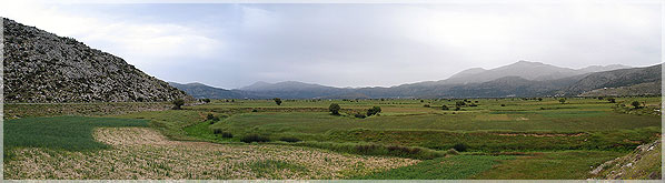Blick auf die Höhlen von Matala