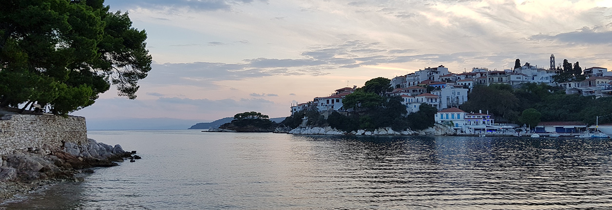 Skiathos - Traumstrände am Pinienwald. Viel Ambiente und tolle Möglichkeiten für weitere Inselbesuche