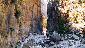 Wanderung durch die Samaria Schlucht im Nationalpark der Weissen Berge